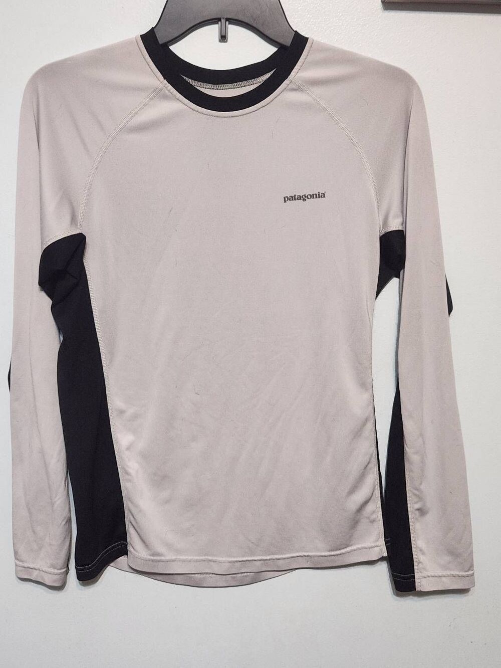 Patagonia Boy's LongSleeve SilkWeight Capilene Top Rashguard Size L